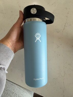 Hydro Flask Powder Blue Insulated Bottle with Black Flex Cap 20oz